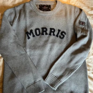 Stickad Morris Tröja  - Väldigt bra skick, storlek medium. Skriv i pm vid frågor och funderingar!