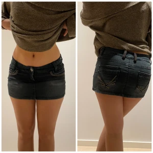 Lågmidjad jeanskjol - Jeanskjol som är perfekt till nyår! Midjemått 38cm. Kolla min profil för liknande jeans och jeanskjolar💕