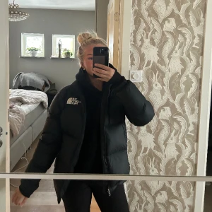 North face jacka - Säljer min north face jacka som är i väldigt bra skick!