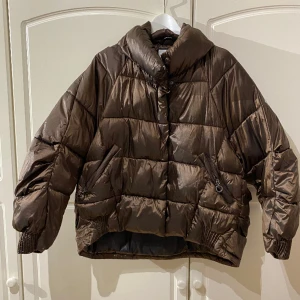 Dunjacka  - Som ny, använd ett fåtal gånger 