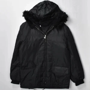 Lilion Vintage Jacka  - Svart Vintage jacka😻Mått, armhåla-armhåla: 52.6cm, plagglängd: 67.3cm Skick/Övrigt: Fint vintage skick med någon enstaka defekt. 