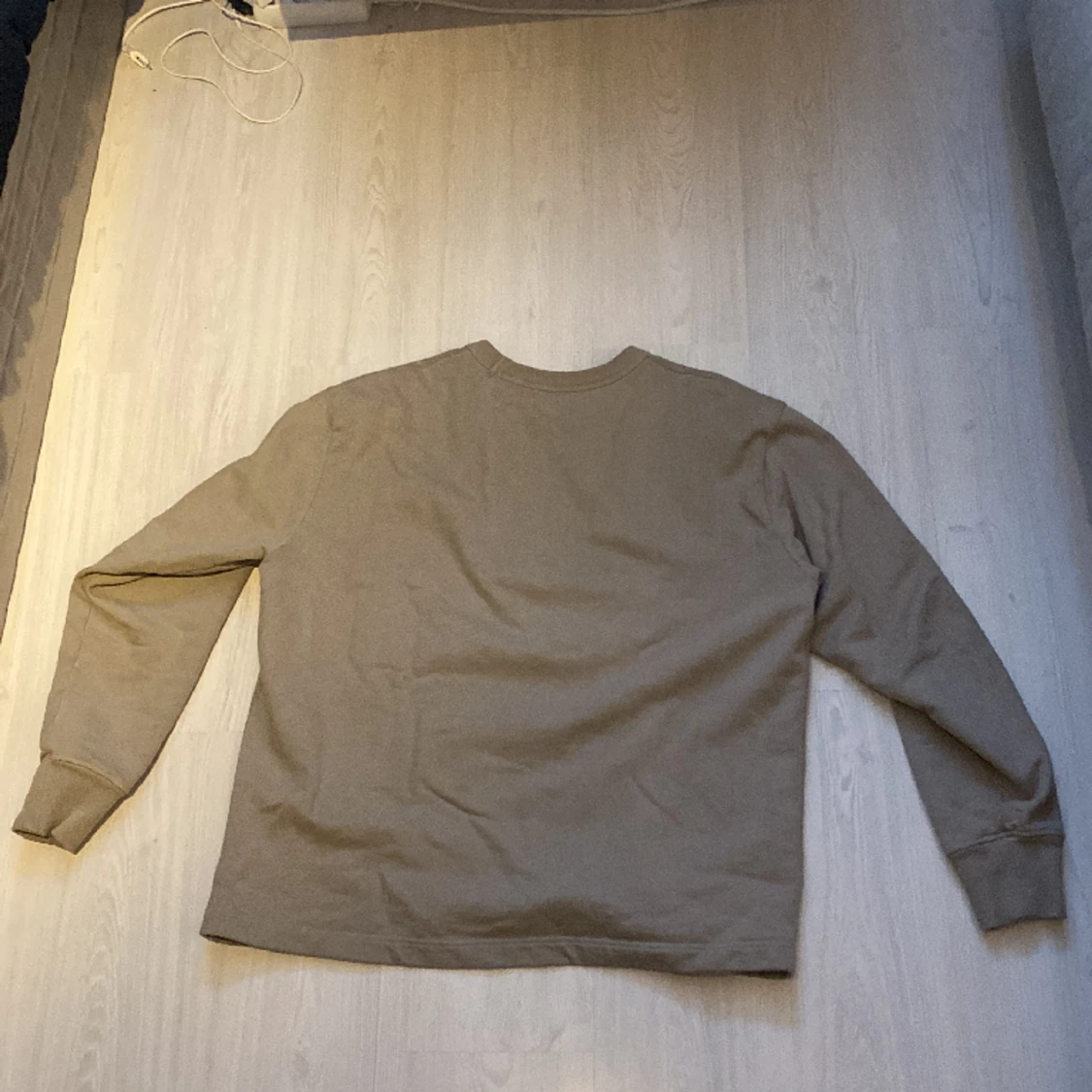 Säljer denna acne tröja - 90