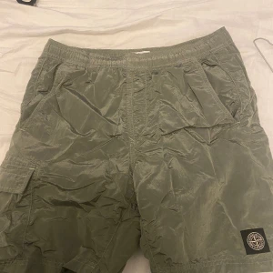 Stone Island badbyxor - Snygga Stone Island badbyxor! Dess är i storleken 170 (barnstorlek). Inte alls slitna! Använda endast fåtal gånger.