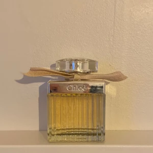Chloé Signature Edp  - Chloé Signature Edp i 75 ml, endast testad. Nypris ligger på 1500