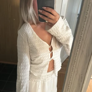 Söt topp  - Säljer denna topp från Gina Tricot 🤍 Den är i befintligt skick 