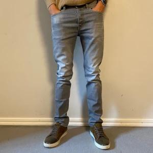 Diesel jeans - Hej! Vi säljer nu dessa Diesel jeans. Jeansen är i toppskick 10/10. Modellen är 185 och väger 70kg. Hör av dig vid frågor! 