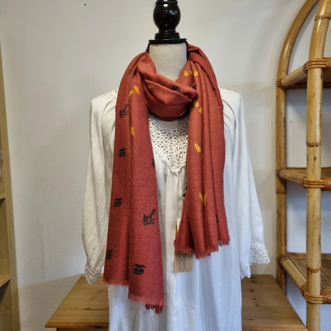 Rostfärgad halsduk med mönster - 90