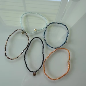 Armband - Armband från Pilgrim i olika färger💕 Man får alla för 100 kr😊