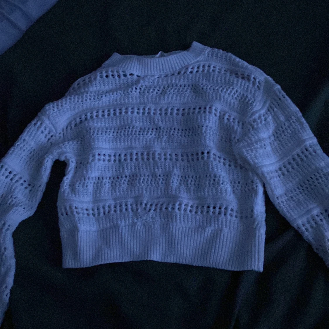 Tjocktröja med hål