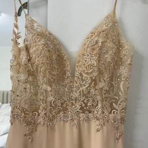 Klänning - Använd endast 1 gång