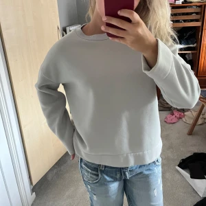 Sweatshirt  - Snygg tröja från mango
