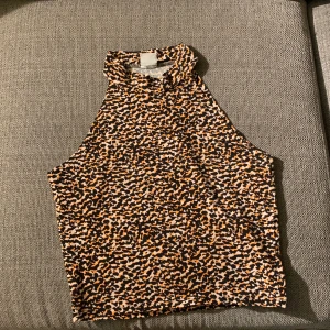 Mönstrat linne - Leopard mönstrat linne, skönt material - plus frakt