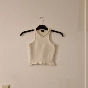 Tank top - Vitt linne i använt skick