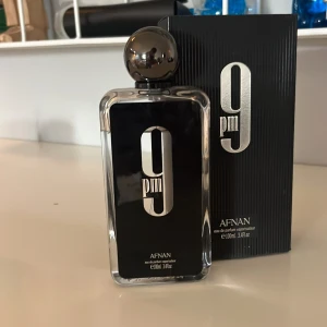 Afnan 9pm - 95ml kvar, luktar precis som JPG ultra male, ny pris 50”