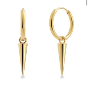 Edblad örhängen - Säljer dessa super snygga örhängen i från edblad i guld. Använd att fåtal gånger och säljs pågrund av att jag inte använder guld längre💕💕 Skriv för egna bilder💕