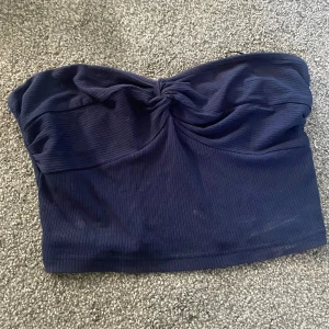 Topp - Jättesöt topp från Shein. Använt några gånger men fortfarande bra skick.