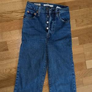 Levis Jeans, använt 5 gånger max, (storlek 23) superfina önska jag kunde behålla själv men de är lite för små