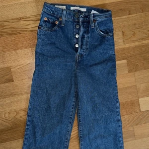 Levis  - Levis Jeans, använt 5 gånger max, (storlek 23) superfina önska jag kunde behålla själv men de är lite för små