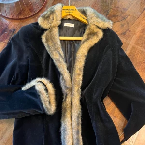 Jacka/ kavaj - Jacka/ kavaj med faux fur