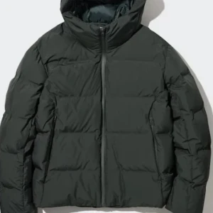 Vinter jacka - Säljer min fina vinter jacka ifrån uniqlo, den är köpt i november 2023 och bara andvänd 4 månader då den är ganska ny, den har inga defekter, prisförslag vid snabb äffer,jackan ör helt slutsåld