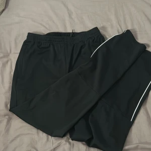 Nike byxor - träningsbyxor från nike använda 2-3 gnr