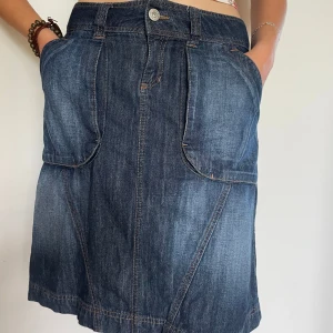 Denim kjol  - Denim kjol med glittriga detaljer 