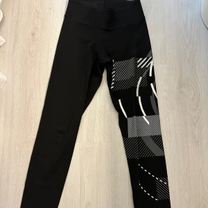 Adidas träningstights  - Bra skick