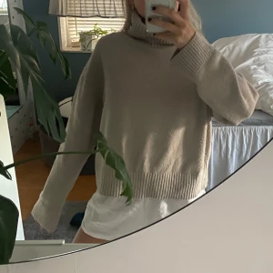 Stickad polotröja  - Så fin polotröja från hm. Pris kan diskuteras! 