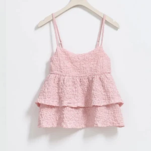 Rosa topp - Säljer denna rosa topp från Gina då den aldrig kommit till användning 