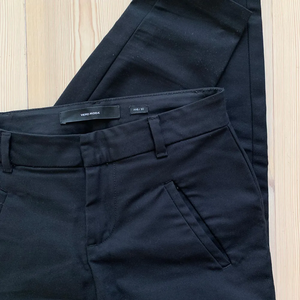 Svarta Kostymbyxor från Vero Moda. Storlek XXS. I fint skick 🌸. Jeans & Byxor.