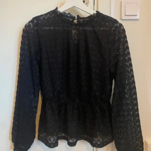 Ny spets topp veromoda stl s - Ny med prislapp  Nypris 299kr (Finns på vinded också) 🙏