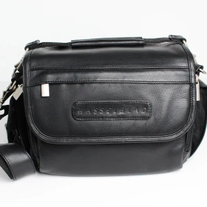 Hasselblad Xpan kameraväska  - Hej!  Säljer en Hasselblad Xpan fotoväska i mycket bra skick.  Alla originaltillbehör medföljer.  Kan postas!  Hälsningar//  Ludvig