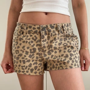 Leopardshorts - Leopardmönstrade shorts som är low/midrise🤩skriv om ni har några frågor!!💌