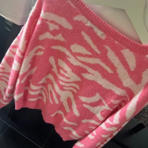 Stickad tröja - Stickad rosa tröja 