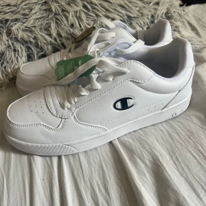 Champion skor - Aldrig använda då jag fick de i present och var för små.