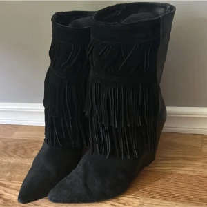 Super fina boots! - Sälj då jag inte önväder dem tillräckligt ofta!:)