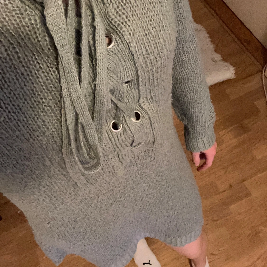 Grå stickad klänning - 92