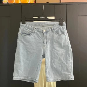 Denim shorts - Intresserad av ett par shorts som sitter som en smäck? Dessa är dem och formar superfint 🪄🪄