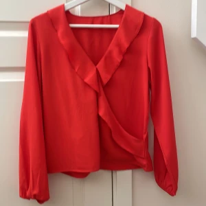 Blus  - Säljer då den inte kommer till användning, aldrig använt. 