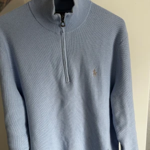 Ralp Lauren  - Säljer min sjukt fina Ralph Lauren tröja, skick 7/10. Priset är inte hugget i sten🔥