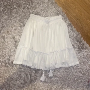 Volang kjol med snöre - Super fin ! Passar S och XS