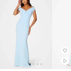 Fest/Balklänning - Säljer min balklänning från bubbleroom, endast andvänd 1 gång så som ny mi strl S, uppsydd för att passa min längd, 168cm ❤️