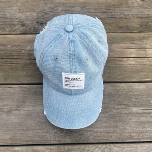 denim keps - skitsnygg keps som har endast provats på🩶 kan fixa billigare frakt utanför plick!