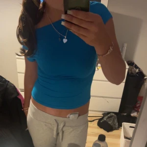Topp med bar rygg - Disclamier den är från SHEIN! Men jättefin färg och allt, igga bränns på ryggen 