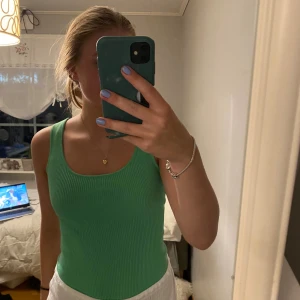Grön body - Grön body från zara i storlek S💚 Aldrig använd!