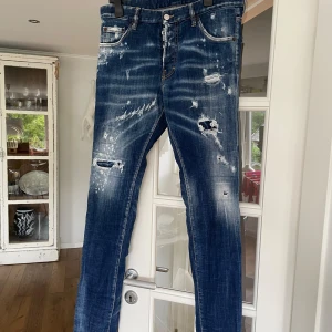 DSQUARED2 - Jeans, knappt använda, stl 48 