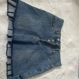 💗Jättefin Mini Jeans kjol 💗 - Jag har nästan aldrig använt den, och den är i jätte bra skick, som man kan se på bilden! 💗💗
