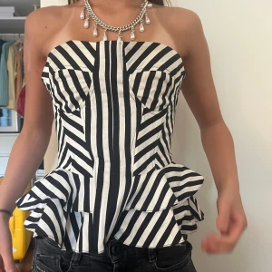 Topp - Väääärldens snyggaste topp!! Så cool, använd fåtal gånger🤍🤍