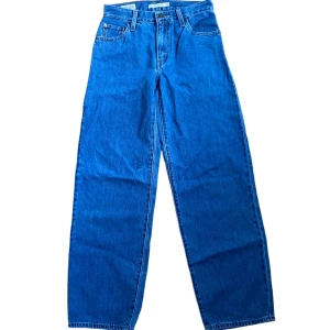 Levis jeans - Svin snygga Levis jeans i modellen baggy dad! De är i nyskick, inga defekter! Skriv vid frågor! Pris går att diskuteras vid snabb affär.