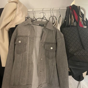 Jeans jacka  - Knappt använd 